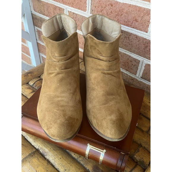 2 Pair Women's Ankle Boots Booties Suede 10 Taupe Tan - Picture 1 of 11